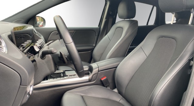 MERCEDES-BENZ GLA 200 Progressive