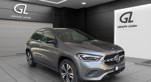 MERCEDES-BENZ GLA 200 Progressive 7G-DCT