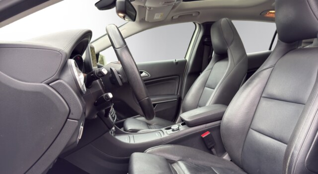 MERCEDES-BENZ GLA 250 Urban 4Matic