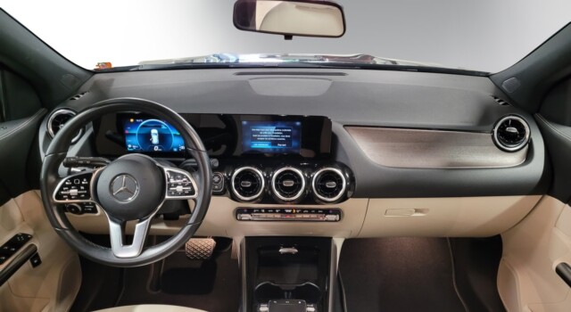 MERCEDES-BENZ GLA 200 Progressive 7G-DCT