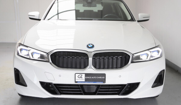 BMW 330 e x DriveTouring Steptronic