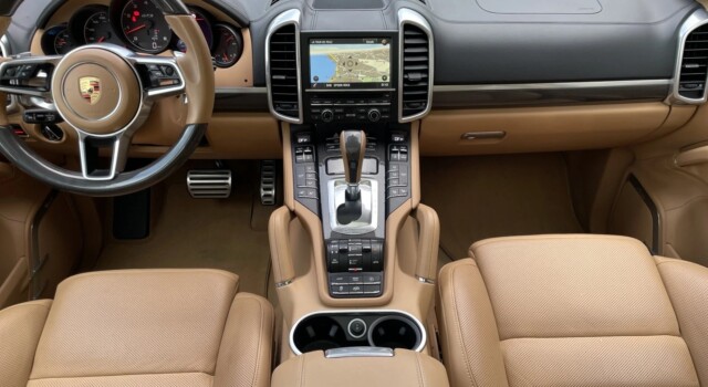 PORSCHE CAYENNE GTS