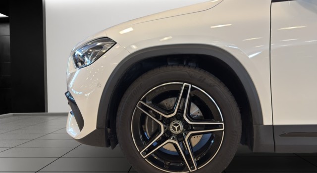 MERCEDES-BENZ GLA 200 AMG Line