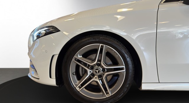 MERCEDES-BENZ A 180 AMG Line