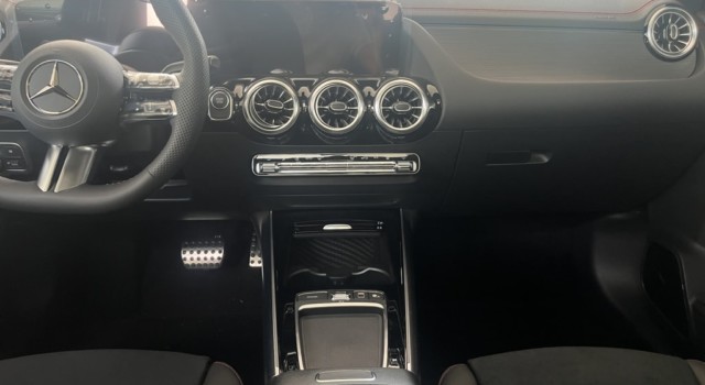 MERCEDES-BENZ EQA 350 66,5 kWh 4Matic Excellence