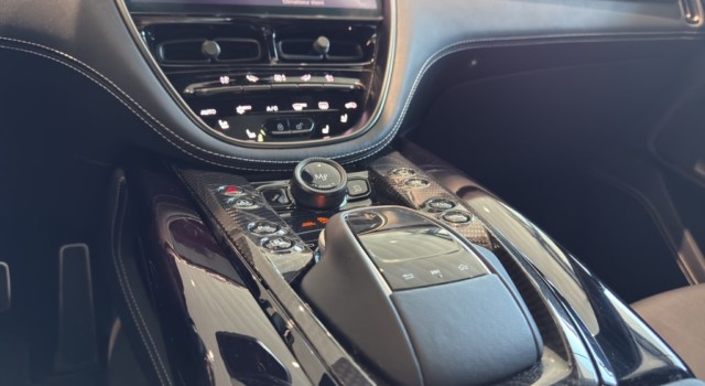 ASTON MARTIN DBX 4.0 V8 707