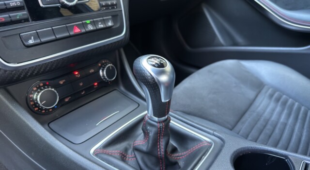 MERCEDES-BENZ A 180 AMG Line