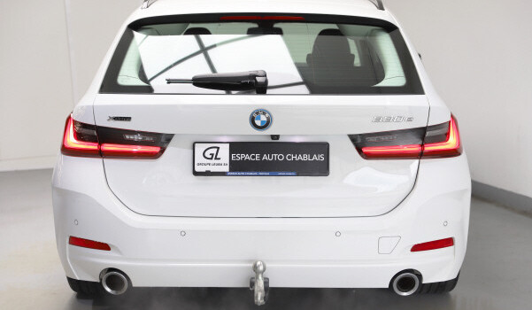 BMW 330 e x DriveTouring Steptronic