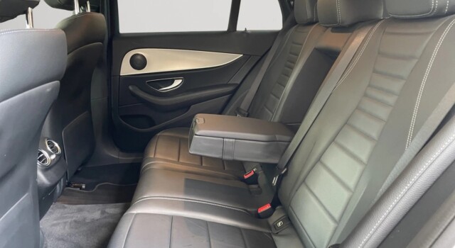 MERCEDES-BENZ E 200 Avantgarde 4 Matic 9G-Tronic
