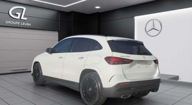 MERCEDES-BENZ GLA 220 4Matic 8G-DCT