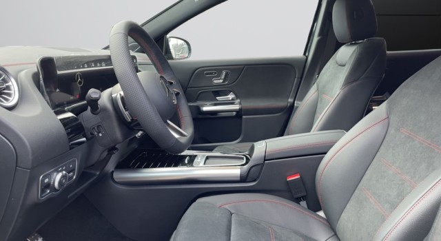 MERCEDES-BENZ EQA 350 66,5 kWh 4Matic Excellence