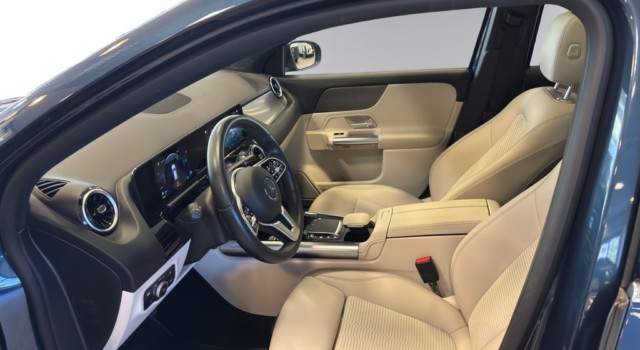 MERCEDES-BENZ GLA 180 Progressive 7G-D