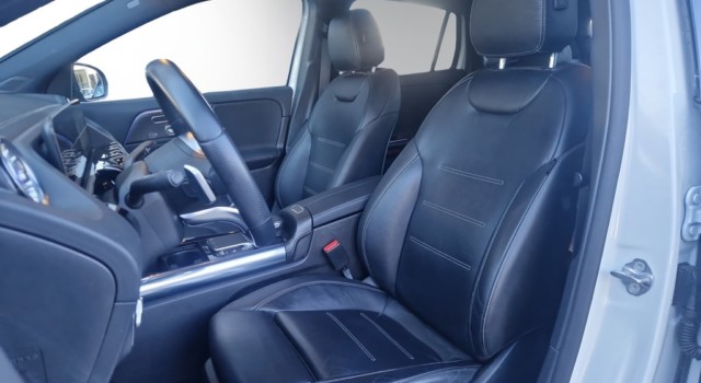 MERCEDES-BENZ GLA 250 AMG Line 4Matic