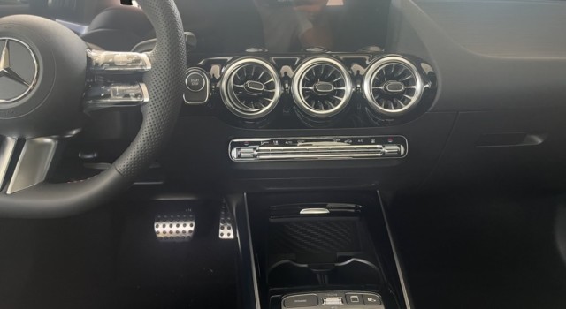 MERCEDES-BENZ EQA 350 66,5 kWh 4Matic Excellence