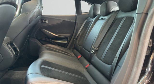 ASTON MARTIN DBX 4.0 V8 707