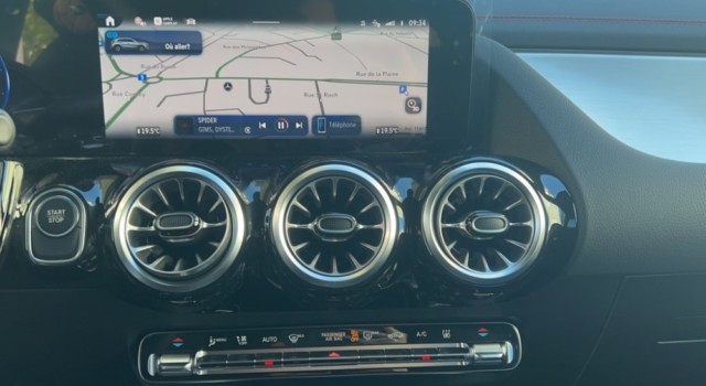 MERCEDES-BENZ EQA 300 4Matic Swiss Star AMG Line