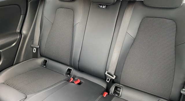 MERCEDES-BENZ GLA 200 Progressive