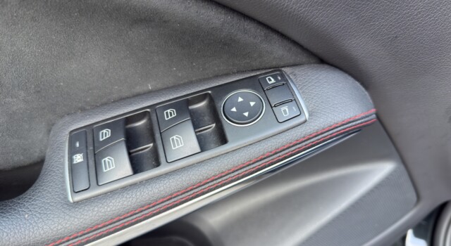 MERCEDES-BENZ A 180 AMG Line