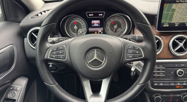 MERCEDES-BENZ GLA 250 Urban 4Matic