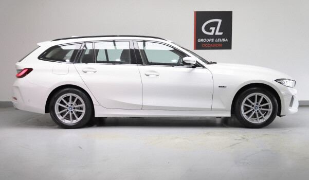 BMW 330 e x DriveTouring Steptronic