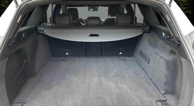 MERCEDES-BENZ E 200 Avantgarde 4 Matic 9G-Tronic