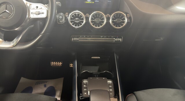 MERCEDES-BENZ GLA 200 AMG Line 7G-DCT