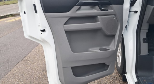 FORD TRANSIT CUSTOM 3 L1. Combi. 4×4 Limited. 2.0 L 170 CV