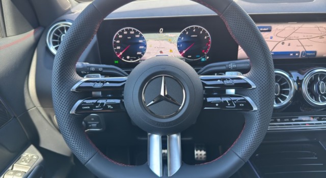 MERCEDES-BENZ GLA 250 4Matic 8G-DCT