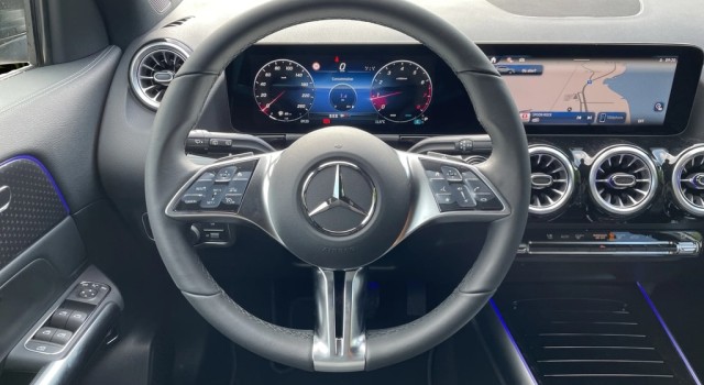 MERCEDES-BENZ GLA 200 Night Star 7G-DCT