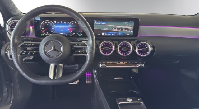 MERCEDES-BENZ A 200 7G-DCT