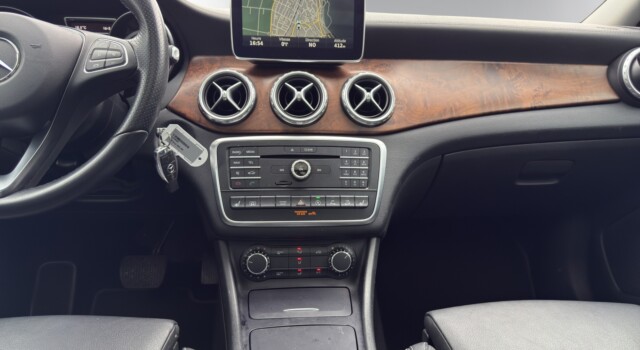MERCEDES-BENZ GLA 250 Urban 4Matic