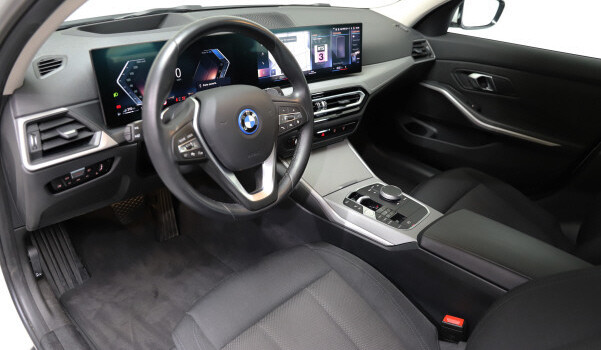 BMW 330 e x DriveTouring Steptronic