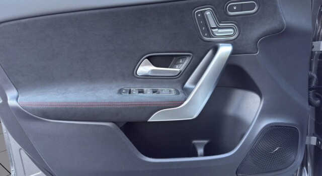 MERCEDES-BENZ A 200 Night Star 7G-DCT