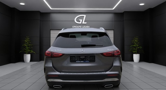 MERCEDES-BENZ GLA 250 AMG Line 4Matic