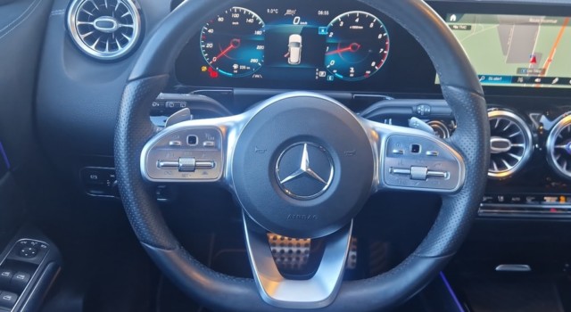 MERCEDES-BENZ GLA 250 AMG Line 4Matic