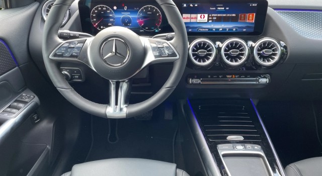 MERCEDES-BENZ GLA 200 Night Star 7G-DCT