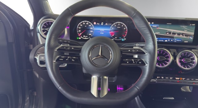 MERCEDES-BENZ A 200 7G-DCT