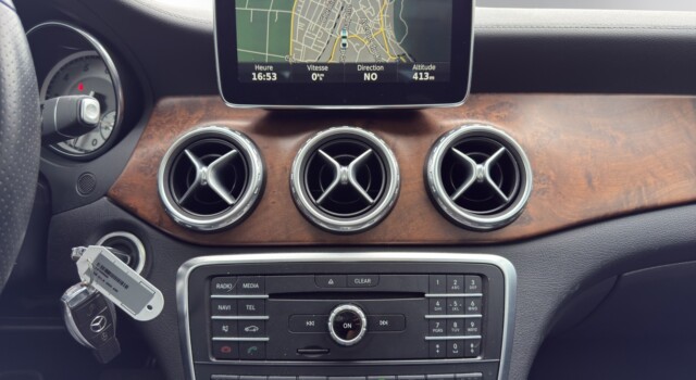 MERCEDES-BENZ GLA 250 Urban 4Matic