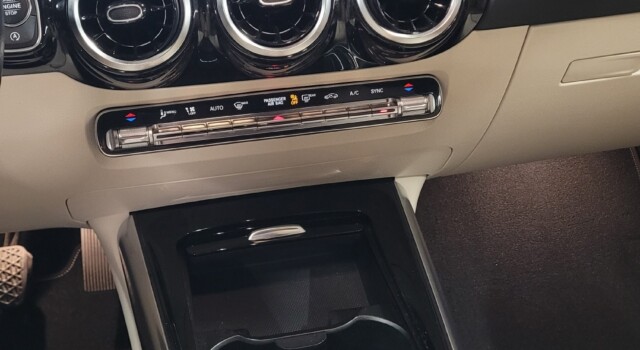 MERCEDES-BENZ GLA 200 Progressive 7G-DCT