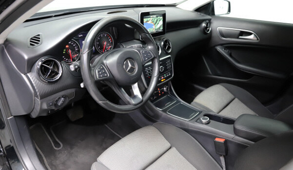 MERCEDES-BENZ GLA 220 4Matic