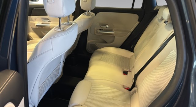 MERCEDES-BENZ GLA 180 Progressive 7G-D