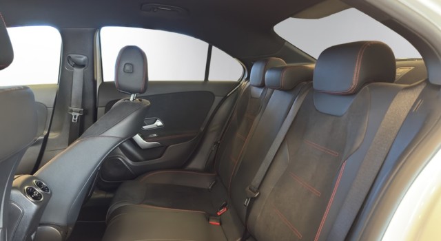 MERCEDES-BENZ A 180 AMG Line