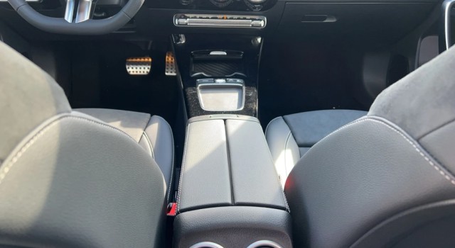 MERCEDES-BENZ A 180 Night Star 7G-DCT