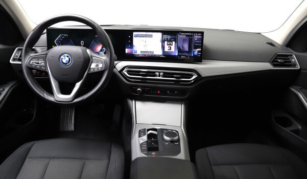 BMW 330 e x DriveTouring Steptronic