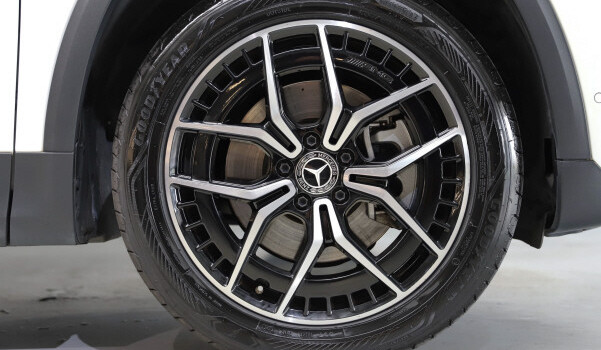 MERCEDES-BENZ EQA 250 AMG Line