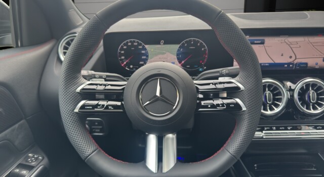 MERCEDES-BENZ GLA 220 4Matic 8G-DCT