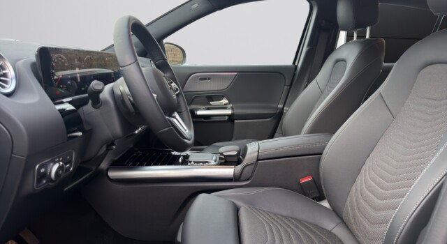 MERCEDES-BENZ EQA 250