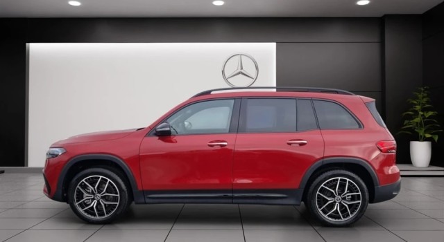 MERCEDES-BENZ EQB 350 66,5 kWh 4Matic Swiss Star