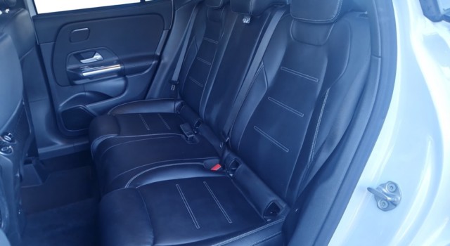MERCEDES-BENZ GLA 250 AMG Line 4Matic