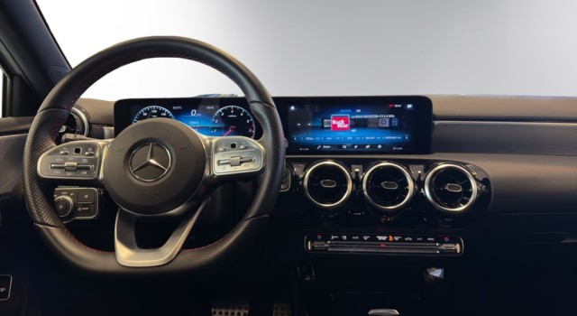 MERCEDES-BENZ A 180 AMG Line